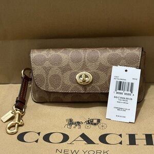 NWT Coach Sunglass Case CZ207 Tan Brown Signature Canvas & Smooth Leather
